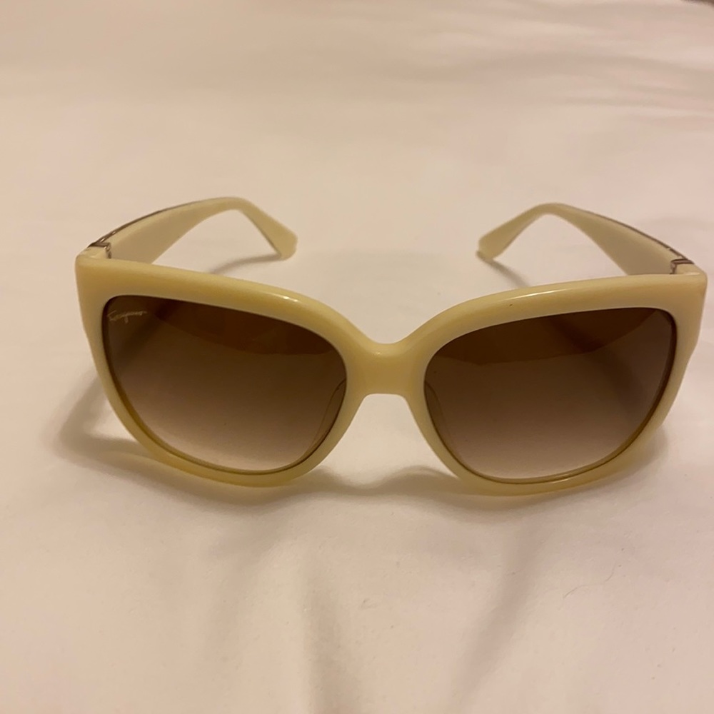 Ferragamo Women’s Sunglasses!! NEVER WORN!